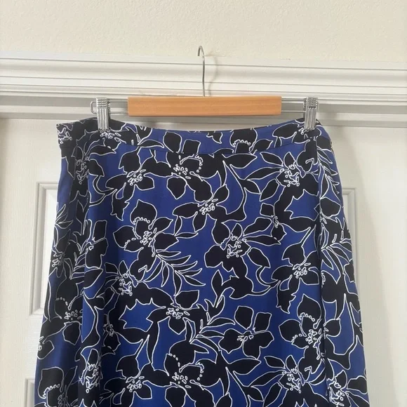 NWT Tommy Bahama Forte Floral Midi Skirt Size 16 Blue Black White Rayon - Picture 3 of 15